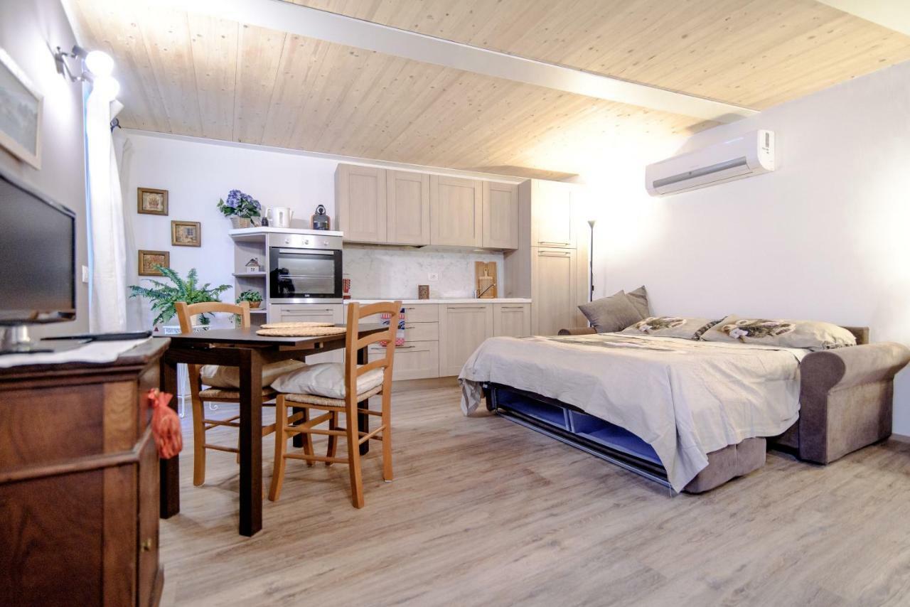 Il Borghetto Di Torno Apartment Exterior photo